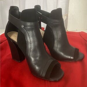 Pour La Victoire Black Leather Peep Toe Booties Side Buckle Sz 6.5